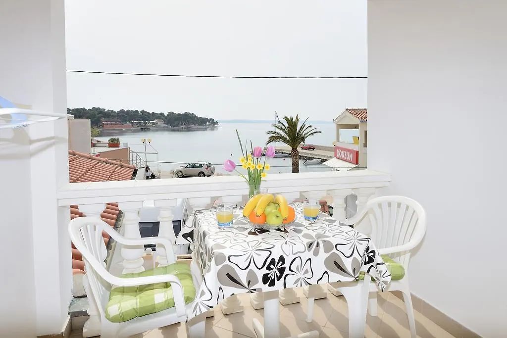 Apartments And Rooms Sara Petrcane